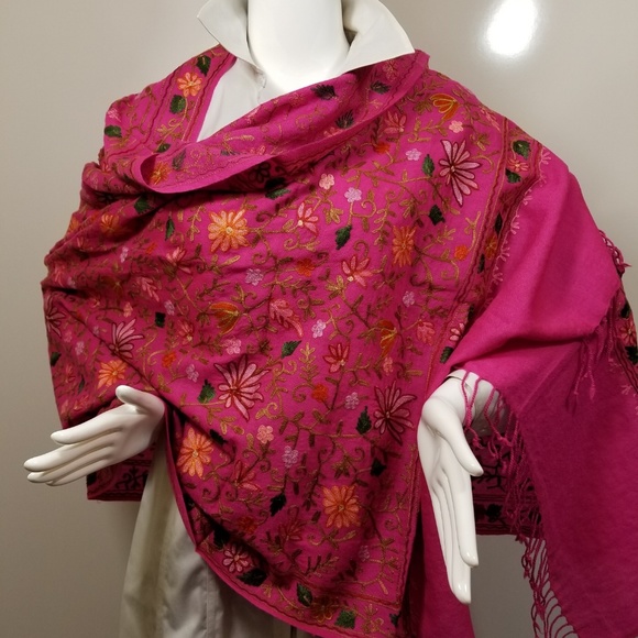 Magenta Embroidered Kashmir 100% Wool Scarf poncho - Picture 5 of 5